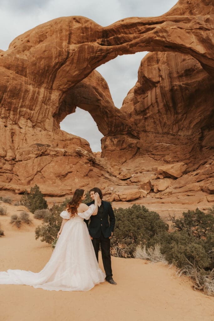 Couple eloping at Arches National Park